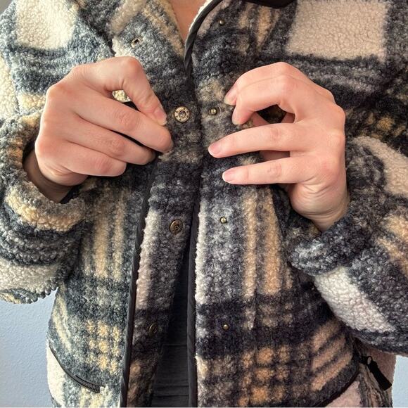 Sanctuary Black & Tan Plaid Sherpa Shacket Size XL - Picture 4 of 9